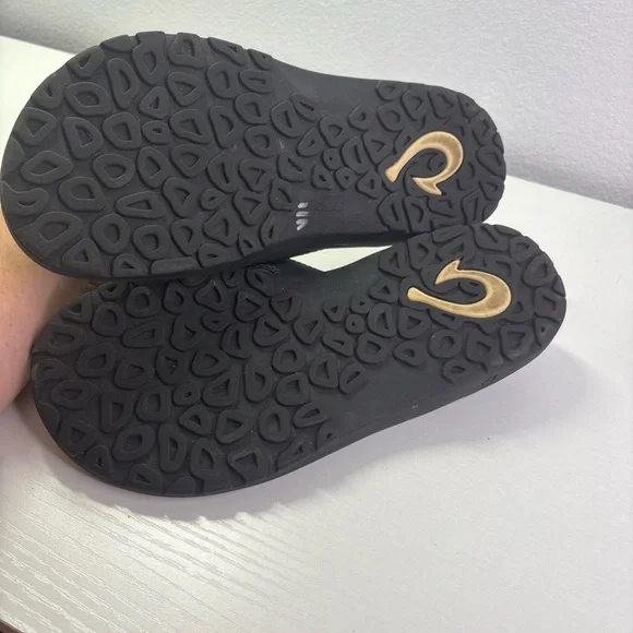OluKai Size 8 Black Flip Flops Women’s - Picture 6 of 8